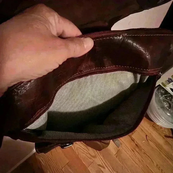 Jack Georges Spikes & Sparrow North / South Luxurious Leather Messenger Bag - Picture 2 of 15